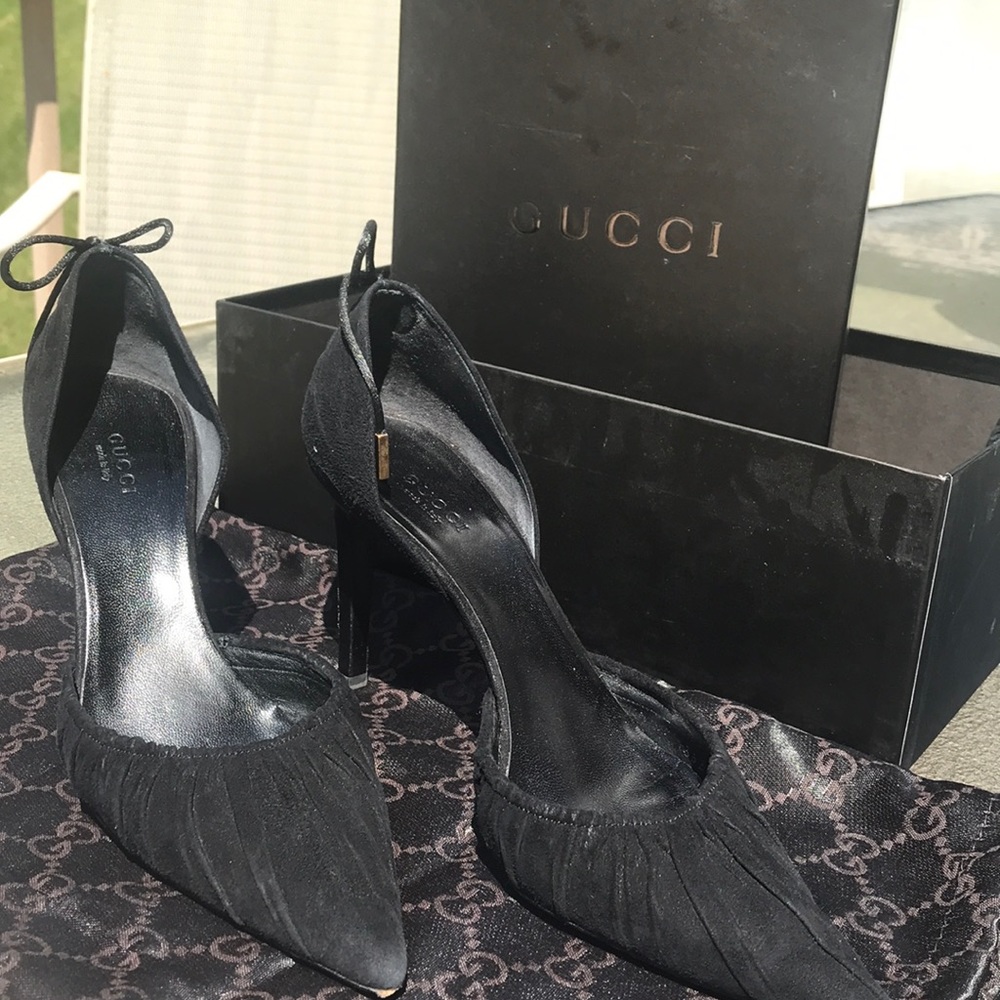 Suede Gucci pump
